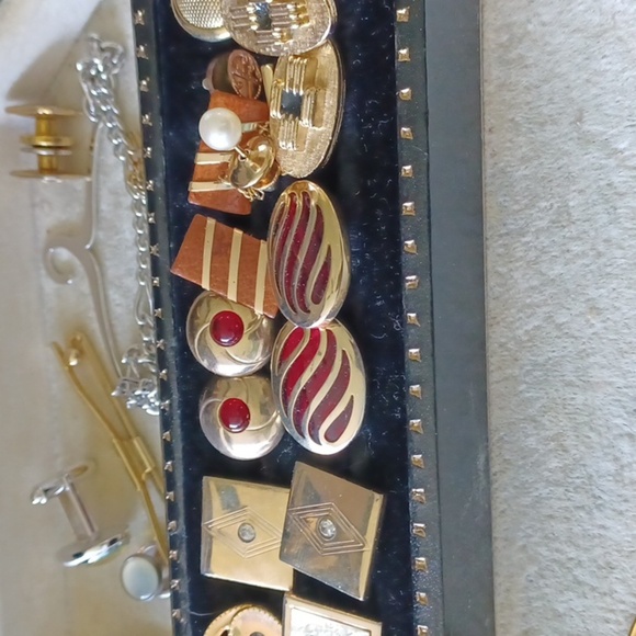 Vintage Cufflinks and Tie Clips, including storage box - Picture 3 of 9